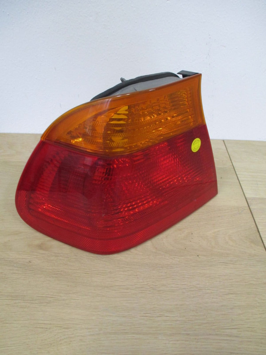 Auto Rückleuchte rot weiss klar links hinten Nr 10044L BMW 3er Limousine K17/622