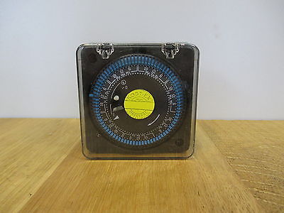 Grundfos Schaltuhr TS2/W Nr: 500583 Time Switch 7x24 h 220-240 V  S14/192