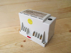Transformator  Nr. 9033 E Si  Klingeltrafo Trafo  pri.220 V  sek.24 V  T9/744