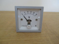 Spannungsmesser 25 V DC TGL 19472 Voltmeter Einbaumessgerät K17/477