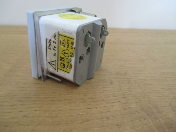 Spannungsmesser 25 V DC TGL 19472 Voltmeter Einbaumessgerät K17/477