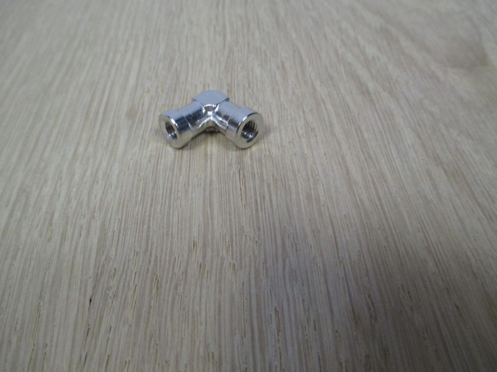 Winkelstück M5 x 0,8 mit Innengewinde metrisch Messing vernickelt K17/519 