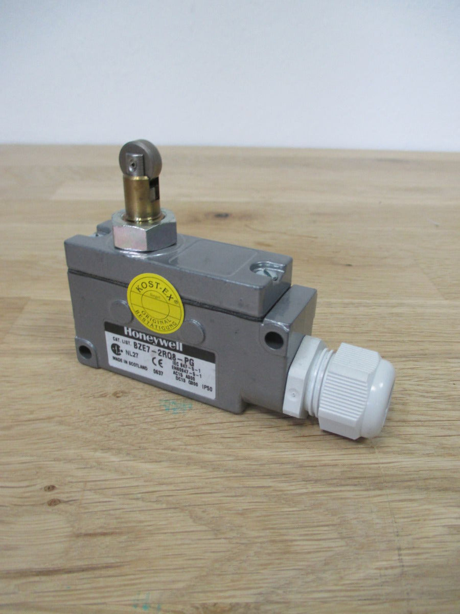 Endschalter Honeywell BZE7 - 2RQ8 - PG Öffner u. Schließer Limit Switch K18/274