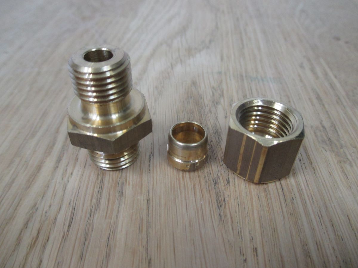 Verschraubung 1/4 Zoll auf CU Rohr 8 mm mit Quetsch - Verschraubung K18/367