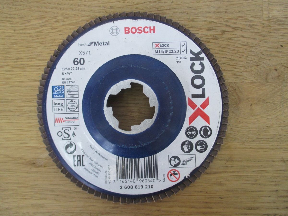 Bosch XLOCK Fächerschleifscheibe X571 K 60 für Metall DN 125 K18/529