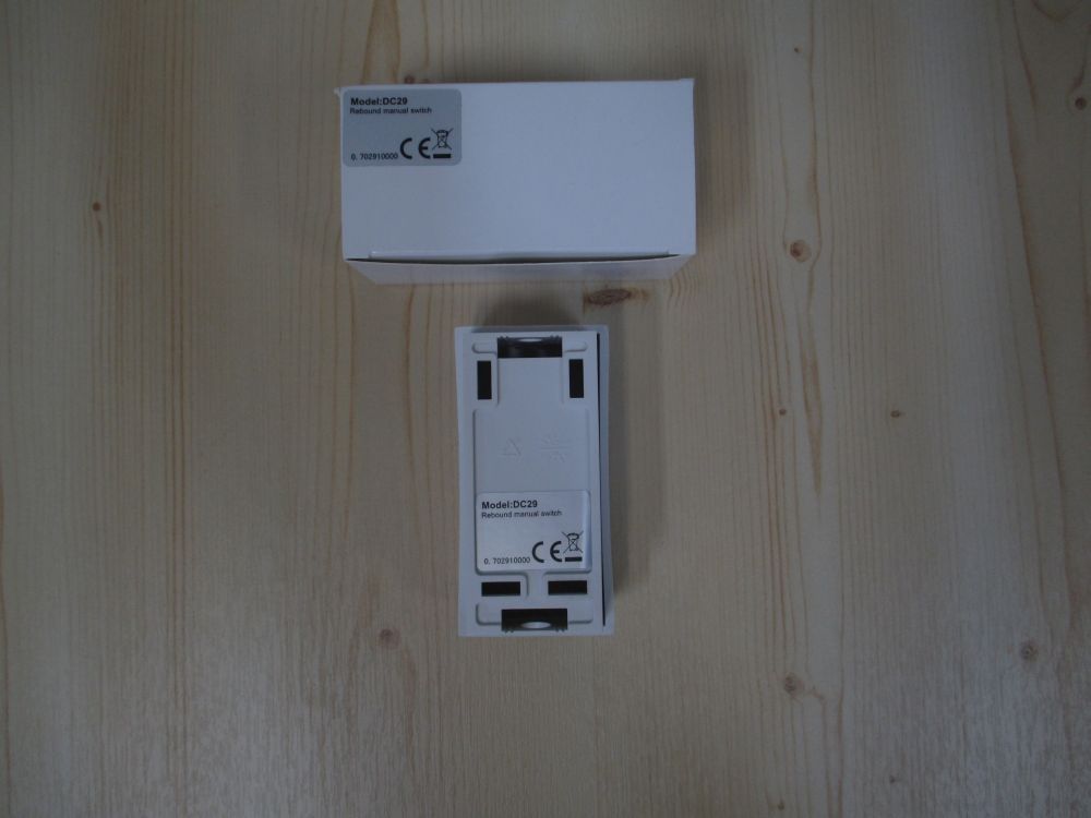 Schalter Modell DC 29 Taster Aufputz Rollo Jalousie Antrieb K18/64