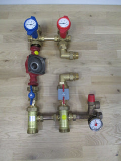 Pumpe Pumpenbaugruppe Heizungsverteiler Vor - und Rücklauf Pumpenkost S16/392