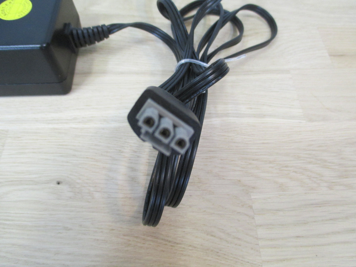 HP Power Adapter 0957-2177 Netzteil in AC 100-240 V out 32 V 16 V DC T16/28 