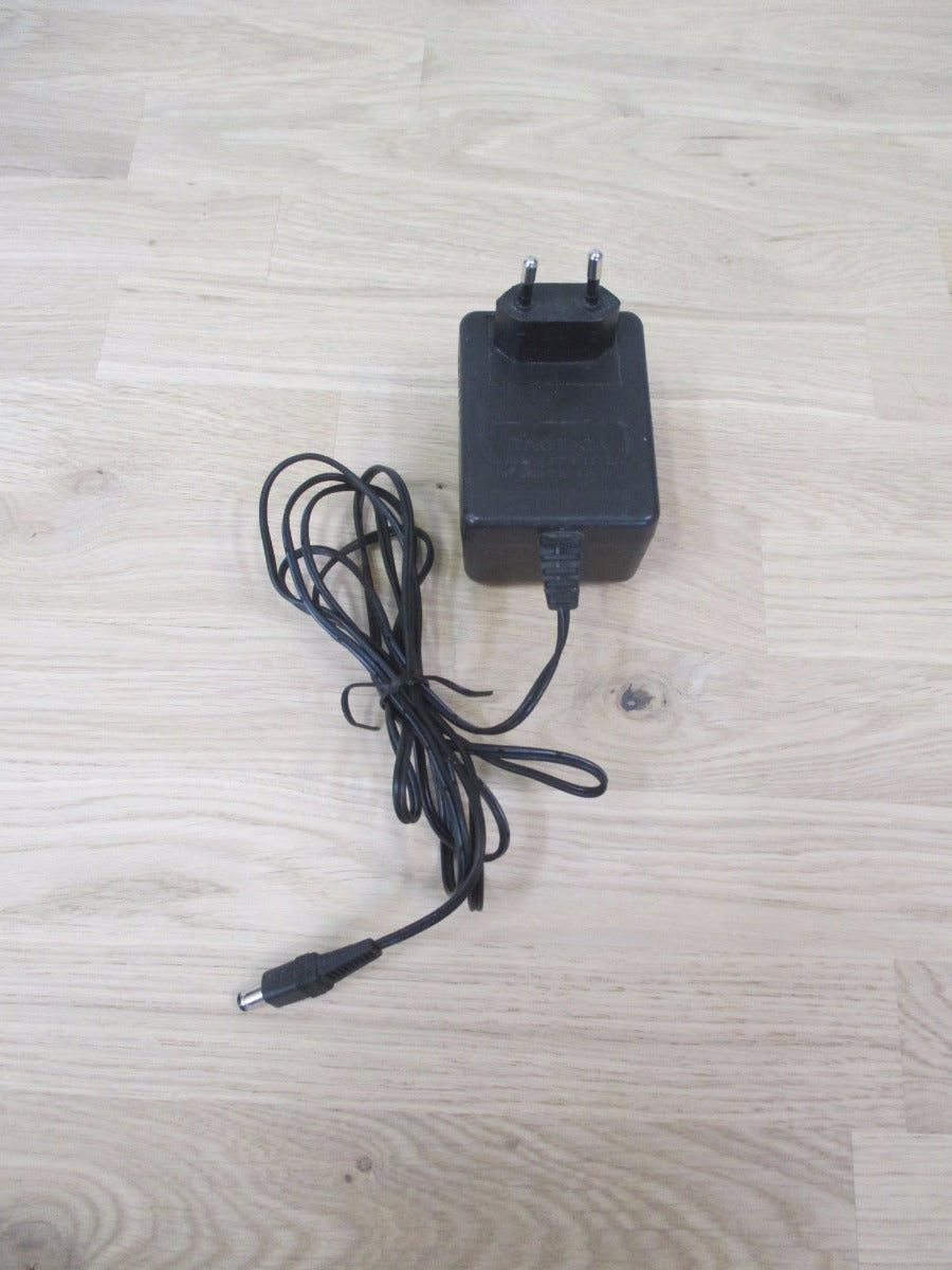 Netzteil OEM AC Adapter AD - 121 AB input 220 V output 12 V 1 A Trafo T16/31