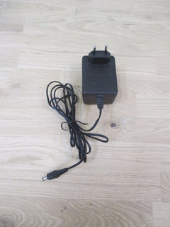 Netzteil OEM AC Adapter AD - 121 AB input 220 V output 12 V 1 A Trafo T16/31